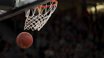 篮球精彩瞬间：NBA今日十佳球